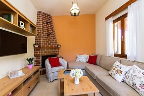 Gorgeous Villa With Pool & Gardens