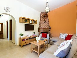 Gorgeous Villa With Pool & Gardens