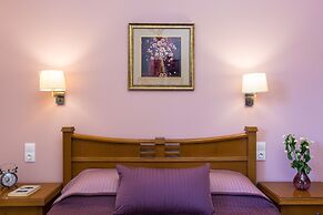 Gorgeous Villa With Pool & Gardens