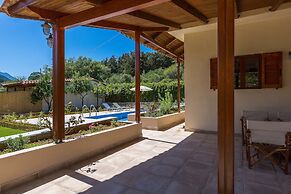 Gorgeous Villa With Pool & Gardens