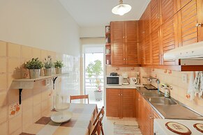 Cosy & Bright 2 Bedroom Apartment in Koukaki