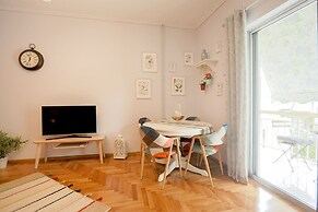 Cosy & Bright 2 Bedroom Apartment in Koukaki