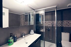 Cosy & Bright 2 Bedroom Apartment in Koukaki