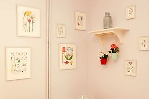 Cosy & Bright 2 Bedroom Apartment in Koukaki