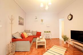 Cosy & Bright 2 Bedroom Apartment in Koukaki