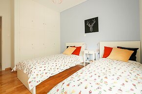 Cosy & Bright 2 Bedroom Apartment in Koukaki