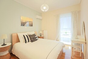 Cosy & Bright 2 Bedroom Apartment in Koukaki