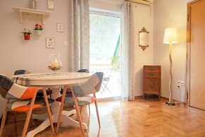 Cosy & Bright 2 Bedroom Apartment in Koukaki