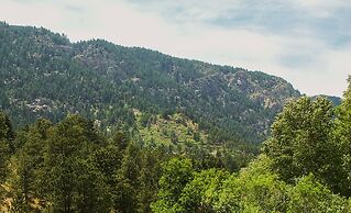7 Bedroom on the Side of Pikes Peak on a Mountain Stream