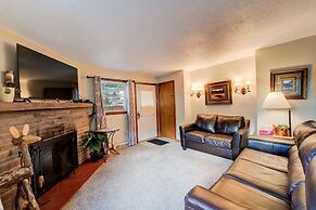 7 Bedroom on the Side of Pikes Peak on a Mountain Stream