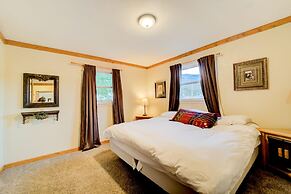 7 Bedroom on the Side of Pikes Peak on a Mountain Stream