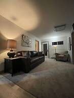 7 Bedroom on the Side of Pikes Peak on a Mountain Stream