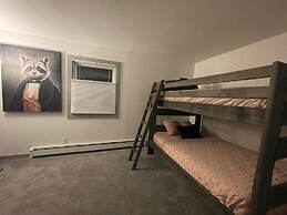 7 Bedroom on the Side of Pikes Peak on a Mountain Stream