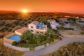 Traditional Ioannis Cottage...luxurious & Rustic With Ecological Heate