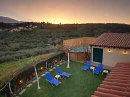 Traditional Ioannis Cottage...luxurious & Rustic With Ecological Heate