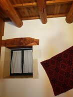 Traditional Ioannis Cottage...luxurious & Rustic With Ecological Heate