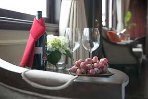 Halong Athena Cruise