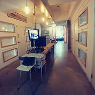 Life Guesthouse - Hostel