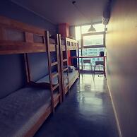 Life Guesthouse - Hostel