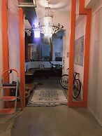 Life Guesthouse - Hostel