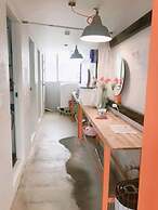 Life Guesthouse - Hostel