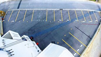 Kariyushi Condominium Resort Kin Yaka Seaside