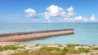 Kariyushi Condominium Resort Kin Yaka Seaside