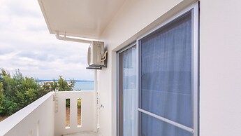 Kariyushi Condominium Resort Kin Yaka Seaside