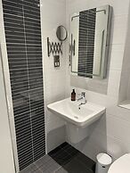 Claymore Guest House and Apartments