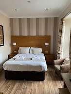 Claymore Guest House and Apartments