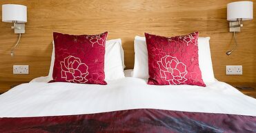 Claymore Guest House and Apartments