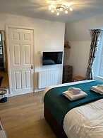 Claymore Guest House and Apartments