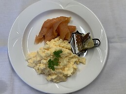 Claymore Guest House and Apartments