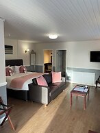 Claymore Guest House and Apartments