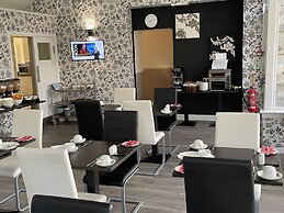 Claymore Guest House and Apartments