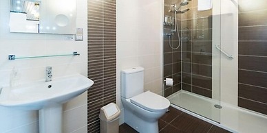 Claymore Guest House and Apartments