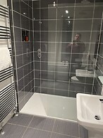 Claymore Guest House and Apartments