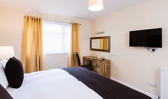 Claymore Guest House and Apartments