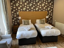 Claymore Guest House and Apartments