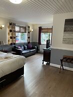 Claymore Guest House and Apartments