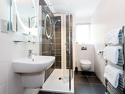 Claymore Guest House and Apartments