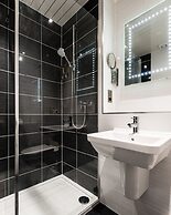 Claymore Guest House and Apartments