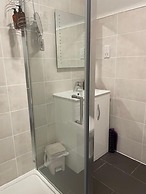 Claymore Guest House and Apartments