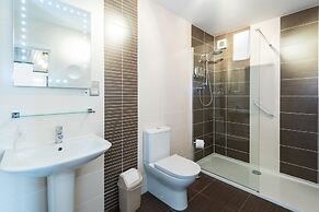 Claymore Guest House and Apartments