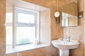 Claymore Guest House and Apartments