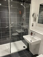 Claymore Guest House and Apartments