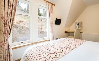 Claymore Guest House and Apartments