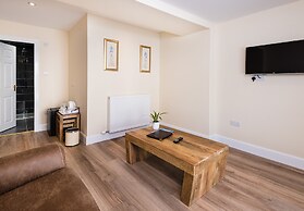 Claymore Guest House and Apartments