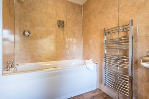 Claymore Guest House and Apartments