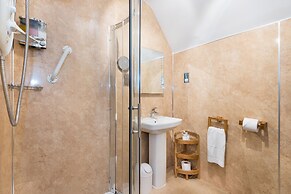 Claymore Guest House and Apartments